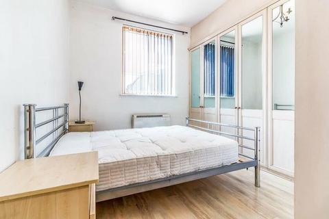3 bedroom terraced house to rent - Kennet Street, London, E1W