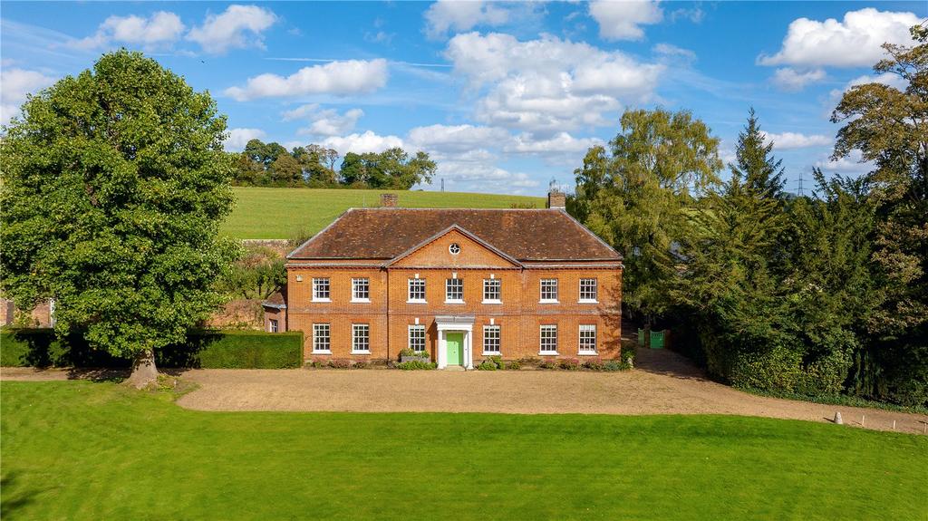Lynch House, The Lynch, Kensworth, Bedfordshire, LU6 6 bed detached