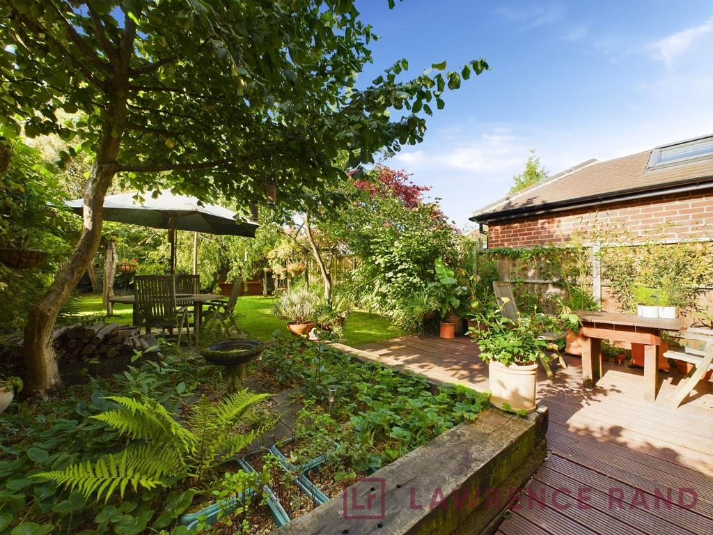 Acacia Avenue, Ruislip, HA4 3 bed semidetached house for sale £695,000