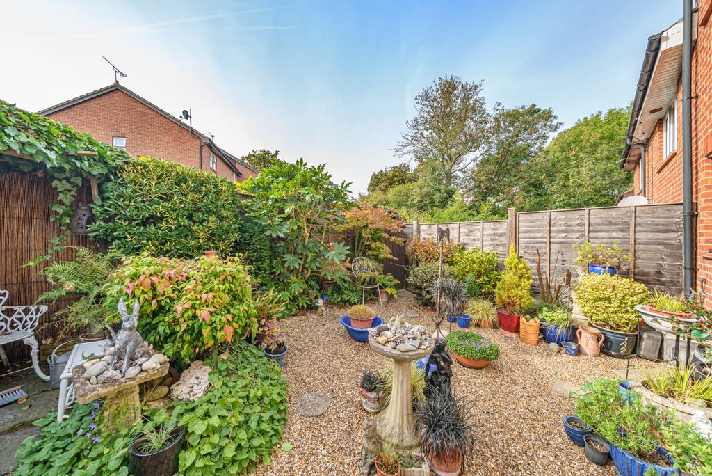 Speedwell Close, Guildford, GU4 1 bed terraced house for sale £275,000