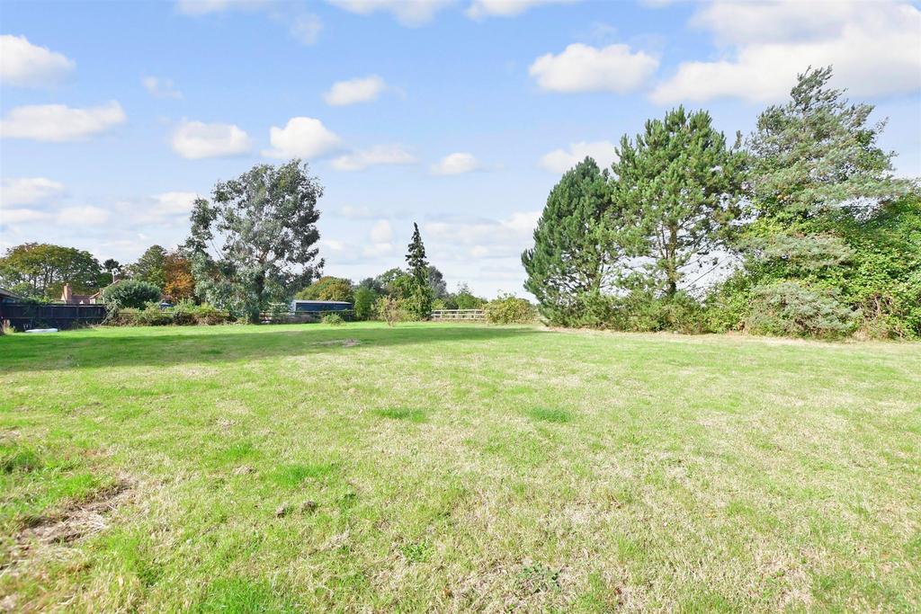 Toot Hill Road, Ongar, Essex 2 bed cottage for sale £600,000