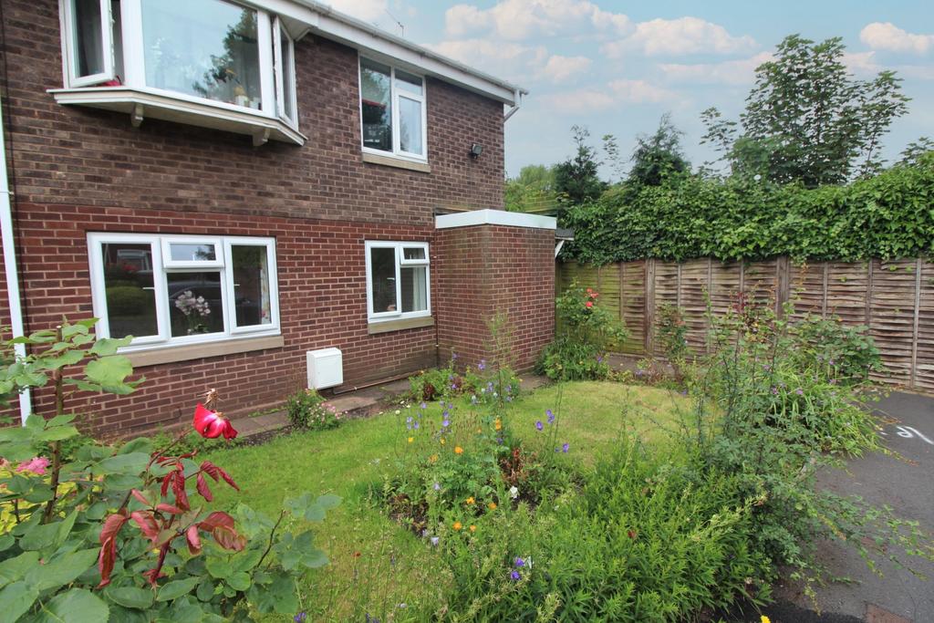 Newlands Close, Willenhall 2 bed flat £675 pcm (£156 pw)