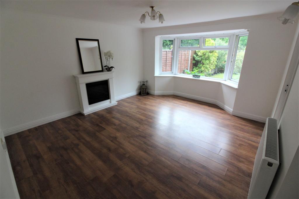 Newlands Close, Willenhall 2 bed flat £675 pcm (£156 pw)