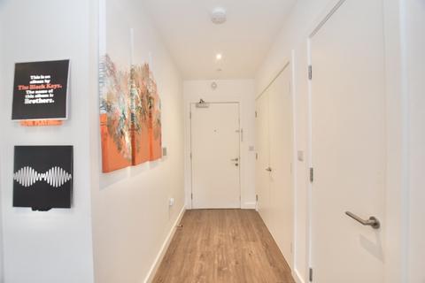 2 bedroom flat for sale, Headwater Point, London, E3