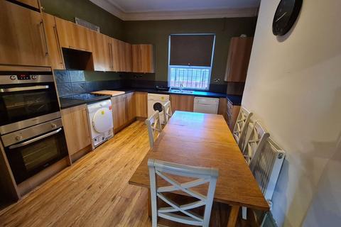 5 bedroom house to rent, Providence Avenue, Leeds