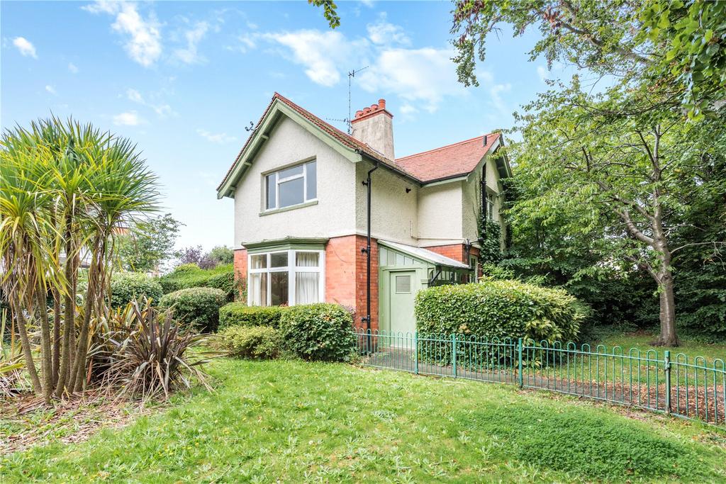 West Kirby, Wirral, Merseyside 3 bed detached house for sale £400,000