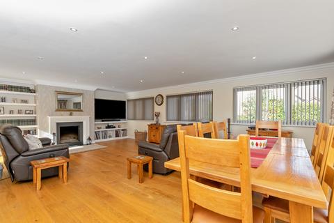 5 bedroom detached house for sale, Walnut Tree, Milton Keynes MK7