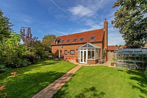 5 bedroom detached house for sale, Walnut Tree, Milton Keynes MK7