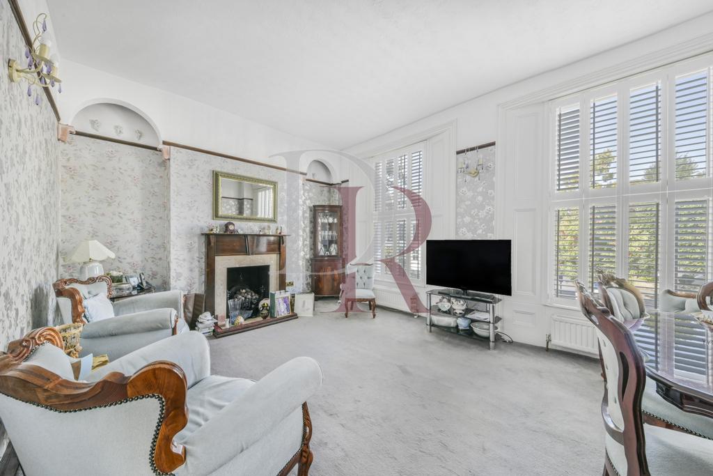 Morton Road, Islington, N1 3 bed flat for sale £900,000