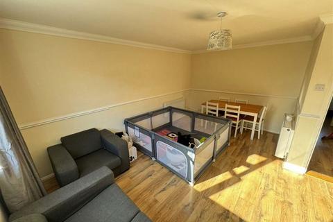 2 bedroom flat for sale, Haig Court, Chelmsford, Essex, CM2 0BJ