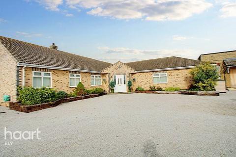 4 bedroom detached bungalow for sale - Stretham Station Road, Wilburton