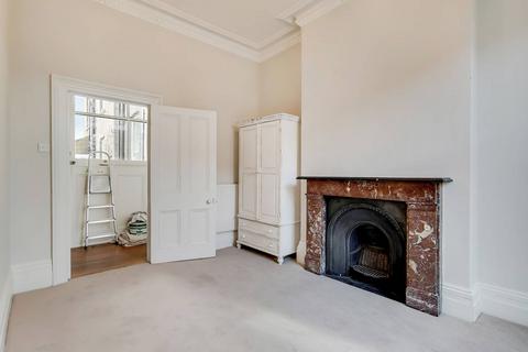 4 bedroom flat for sale, Elgin Crescent, Notting Hill Gate, London, W11