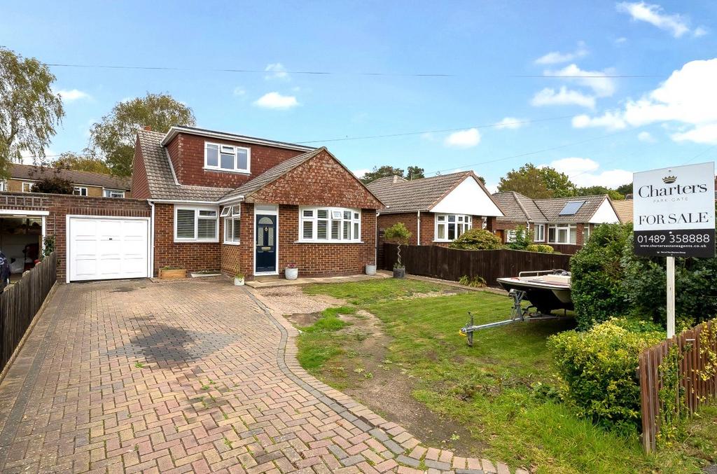 Crescent Road, Locks Heath... 3 bed link detached house £539,000