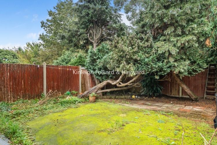 Worsley Bridge Road London SE26 2 bed apartment £1,700 pcm (£392 pw)