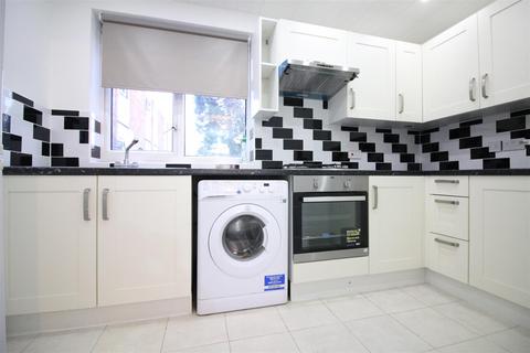 2 bedroom flat for sale, Cole Gardens, Hounslow