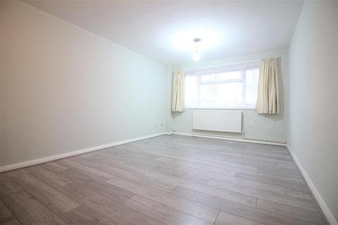 2 bedroom flat for sale, Cole Gardens, Hounslow