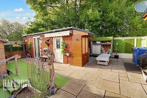 2 bedroom bungalow for sale, Crane Moor Close, Harlington