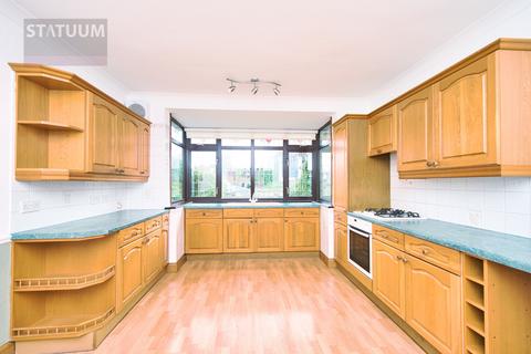 4 bedroom semi-detached house to rent, Abbs Cross Lane, Harrow Lodge Park, Hornchurch, Essex, RM12