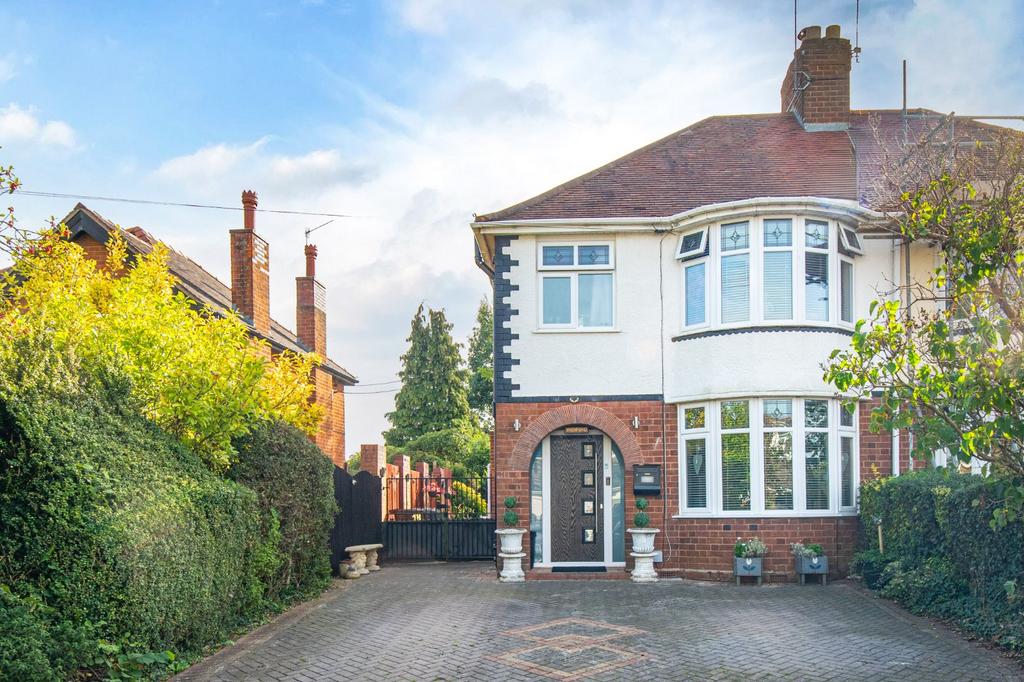 Staple Flat, Lickey End, Bromsgrove... 3 bed semidetached house £390,000