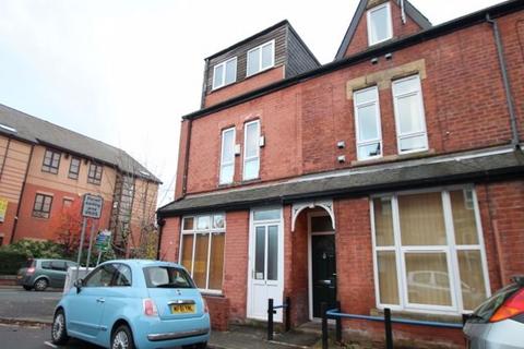 5 bedroom house to rent, Blandford Gardens, Leeds