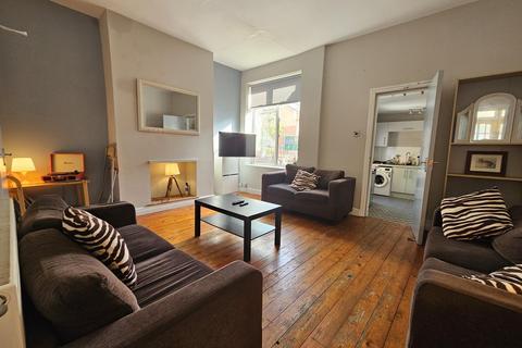 5 bedroom house to rent, Blandford Gardens, Leeds