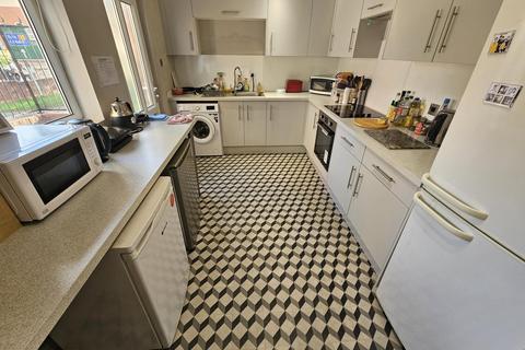 5 bedroom house to rent, Blandford Gardens, Leeds