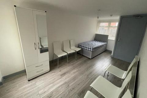 154 Derby Road, Salford, M5 5BB