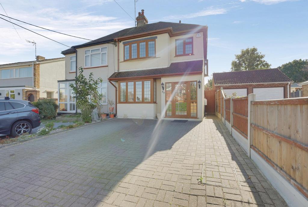 High Road, Hockley, SS5 3 bed semidetached house £450,000