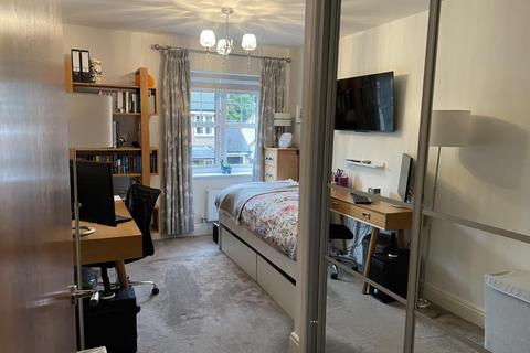 2 bedroom flat for sale - Frimley,  Surrey,  GU16