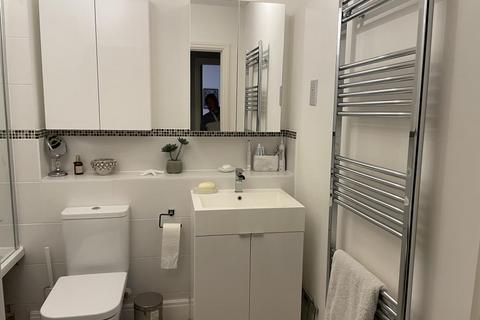 2 bedroom flat for sale - Frimley,  Surrey,  GU16