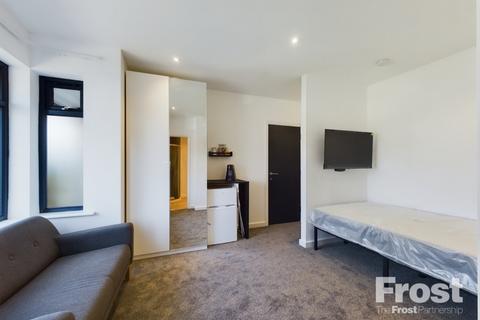 6 bedroom property to rent, Ashford Crescent, Ashford, Surrey, TW15