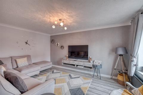 4 Hoveton Close, Redditch, B98 7HQ