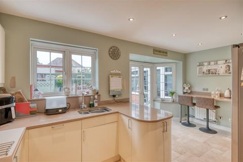 4 Hoveton Close, Redditch, B98 7HQ