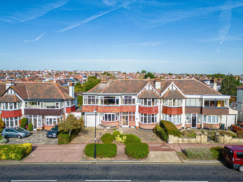 Leighonsea SS9 4 bed semidetached house for sale £1,000,000