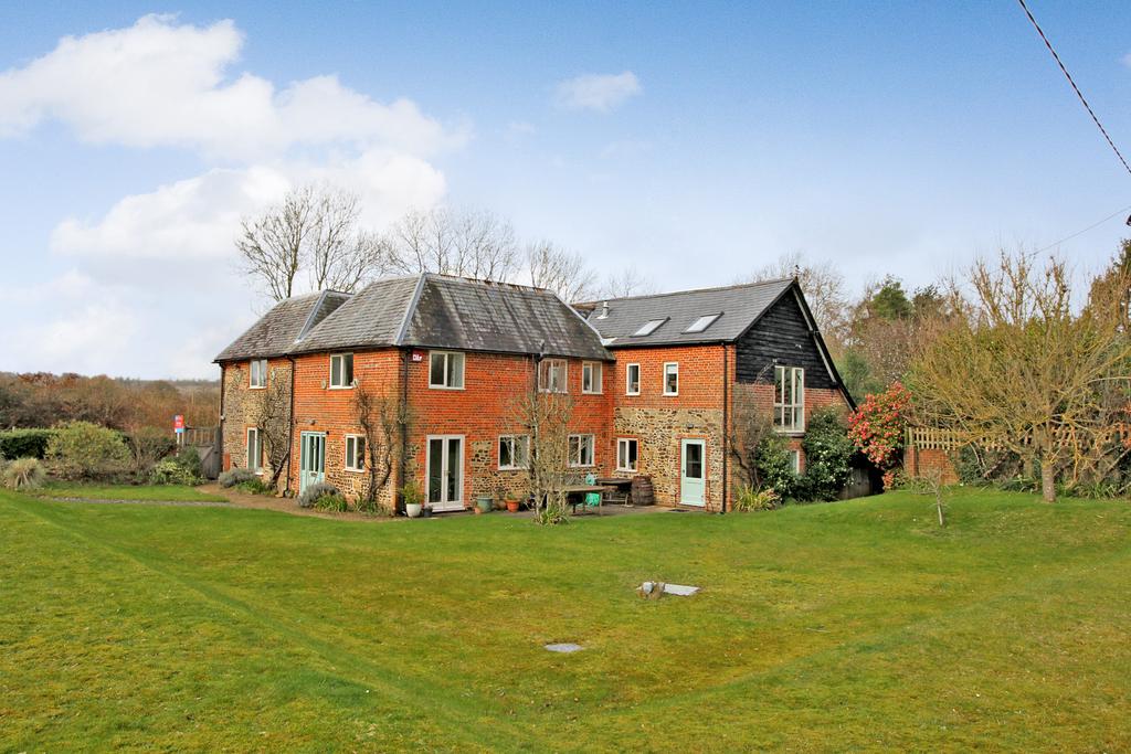St. Nicholas House, Kingsley, Bordon... 4 bed detached house £3,250
