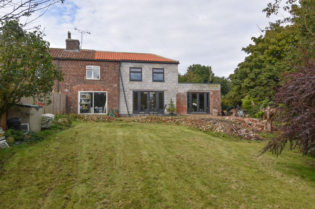 New Row, Fimber, Driffield YO25 4 bed end of terrace house for sale £