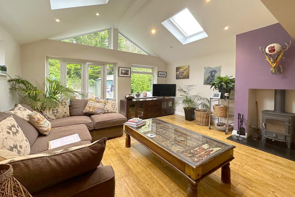 Clarendon Park, Lymington SO41 4 bed detached house for sale £765,000