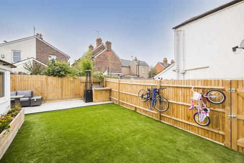3 bedroom semi-detached house for sale - Western Road, Southborough