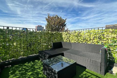 2 bedroom flat for sale, Selwyn Road, London E13