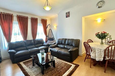 2 bedroom flat for sale, Selwyn Road, London E13
