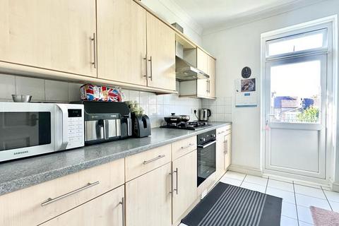 2 bedroom flat for sale, Selwyn Road, London E13