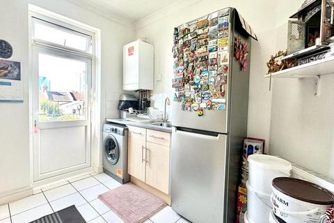 2 bedroom apartment for sale, Selwyn Road, London E13
