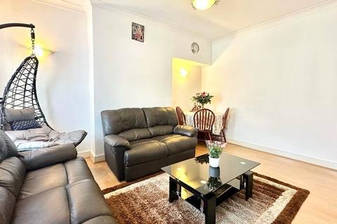2 bedroom apartment for sale, Selwyn Road, London E13