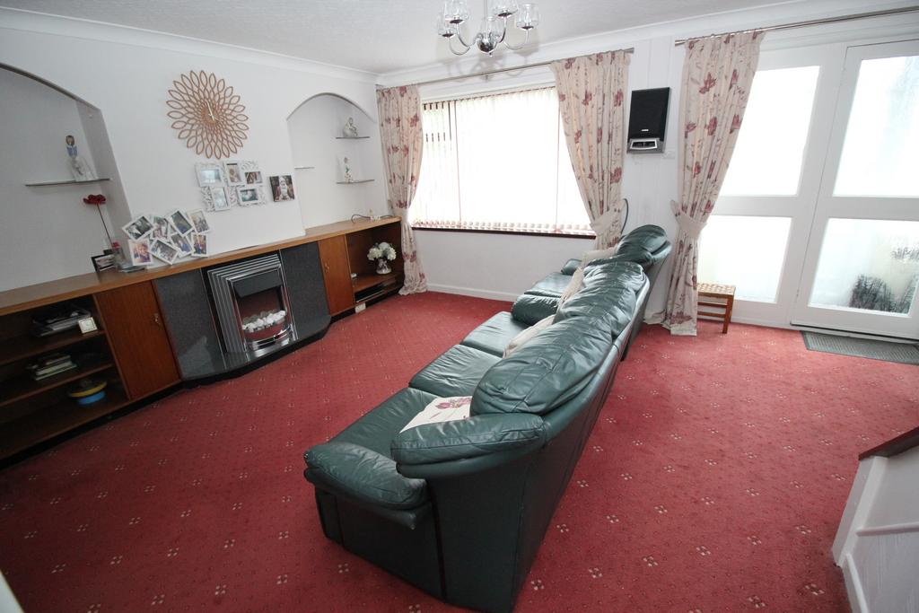 Shetland Way Davyhulme 3 bed semidetached house for sale £269,950