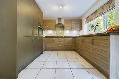 43 Sutton Crescent, Barton Under Needwood, Burton-on-trent, DE13 8FE