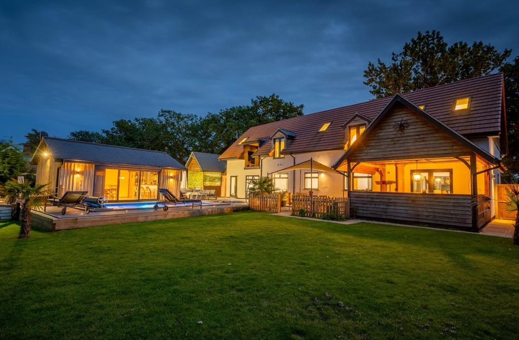 North Wootton 4 bed detached house for sale £850,000