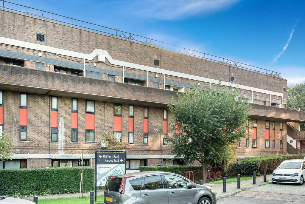Old Farm Road, East Finchley, London, N2 2 bed flat - £3,684 pcm (£850 pw)
