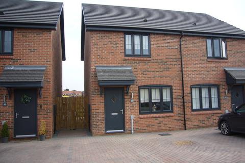 2 bedroom semi-detached house to rent, Pooley Avenue, Howden, DN14 7EG