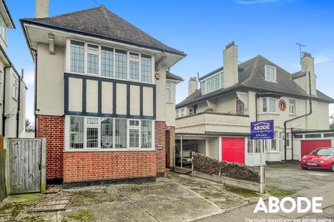 4 bedroom detached house for sale, Ditton Court Road, Westcliff-On-Sea - ROOF TOP VIEWS OVER THE THAMES ESTUARY AS FAR AS THE KENT COAST