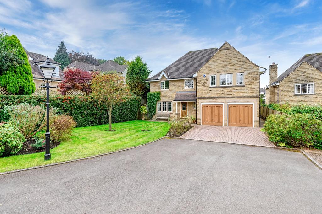 Badger Close, Ilkley, West Yorkshire, LS29 5 bed detached house for